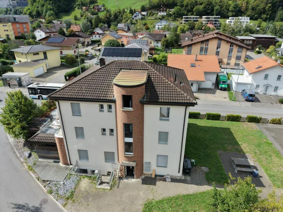 Charmante 1.5-Zimmer-Dachwohnung mit Aussicht in Mels SG