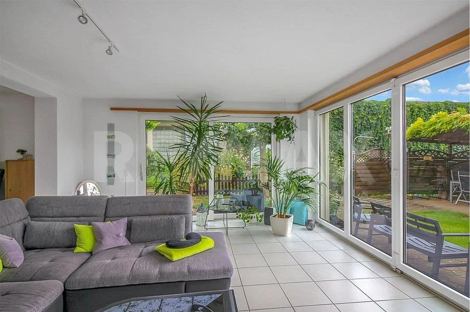 Maison unifamiliale 4½ pièces avec espace de vie généreux dans un emplacement central – photo 2 sur 13