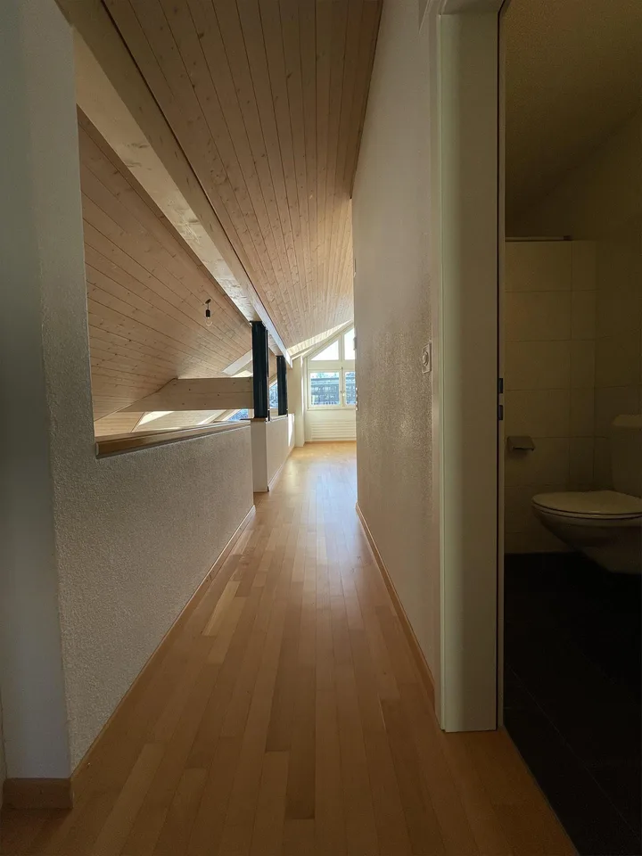 Lichtdurchflutete Dachmaisonette im Zentrum von Teufen – mit 2 Tiefgar – photo 5 of 16