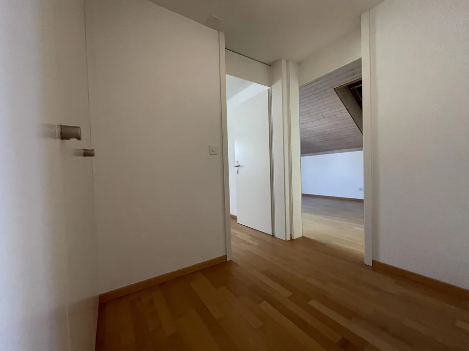 Lichtdurchflutete Dachmaisonette im Zentrum von Teufen – mit 2 Tiefgar – photo 8 of 16
