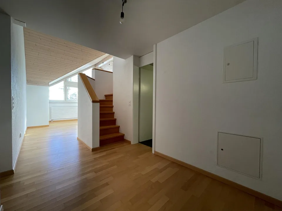 Lichtdurchflutete Dachmaisonette im Zentrum von Teufen – mit 2 Tiefgar – Foto 7 von 16