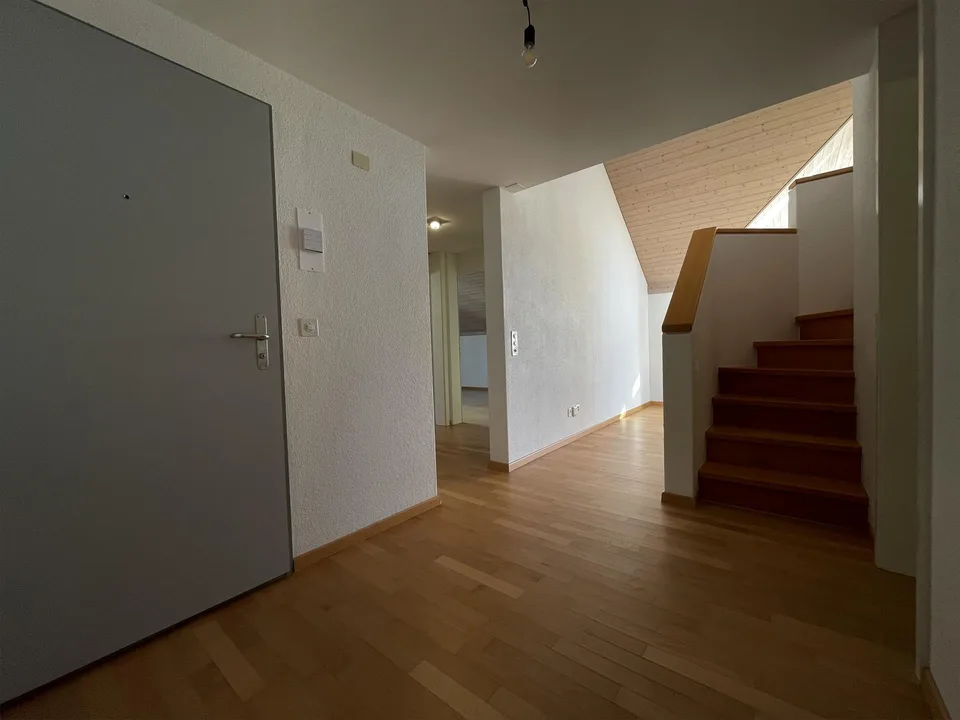Lichtdurchflutete Dachmaisonette im Zentrum von Teufen – mit 2 Tiefgar – Foto 6 von 16