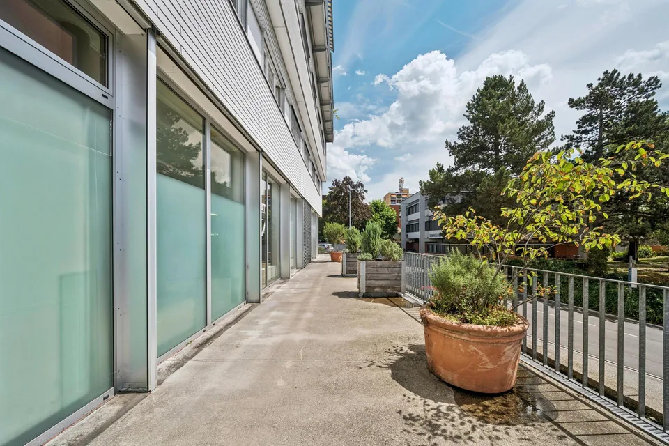 Spazio commerciale e di vendita in una posizione centrale a Oberengstringen – foto 3 di 6