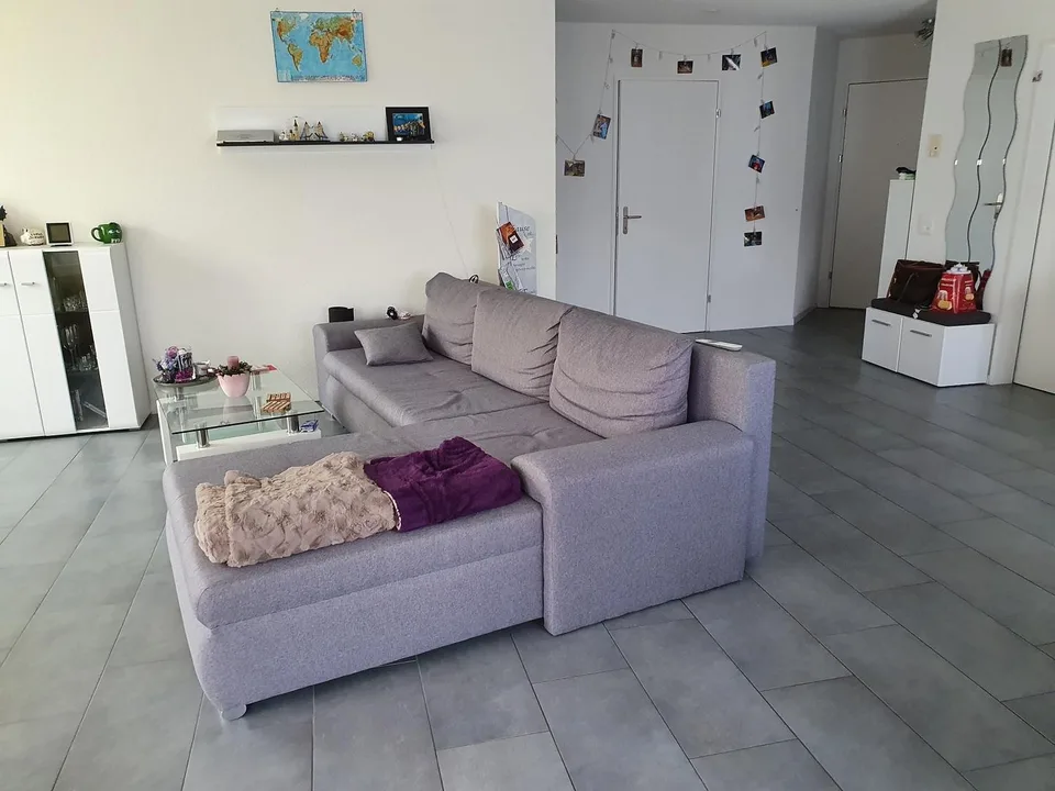 Exklusive 2.5 ZWG mit verglastem Balkon, 80m2