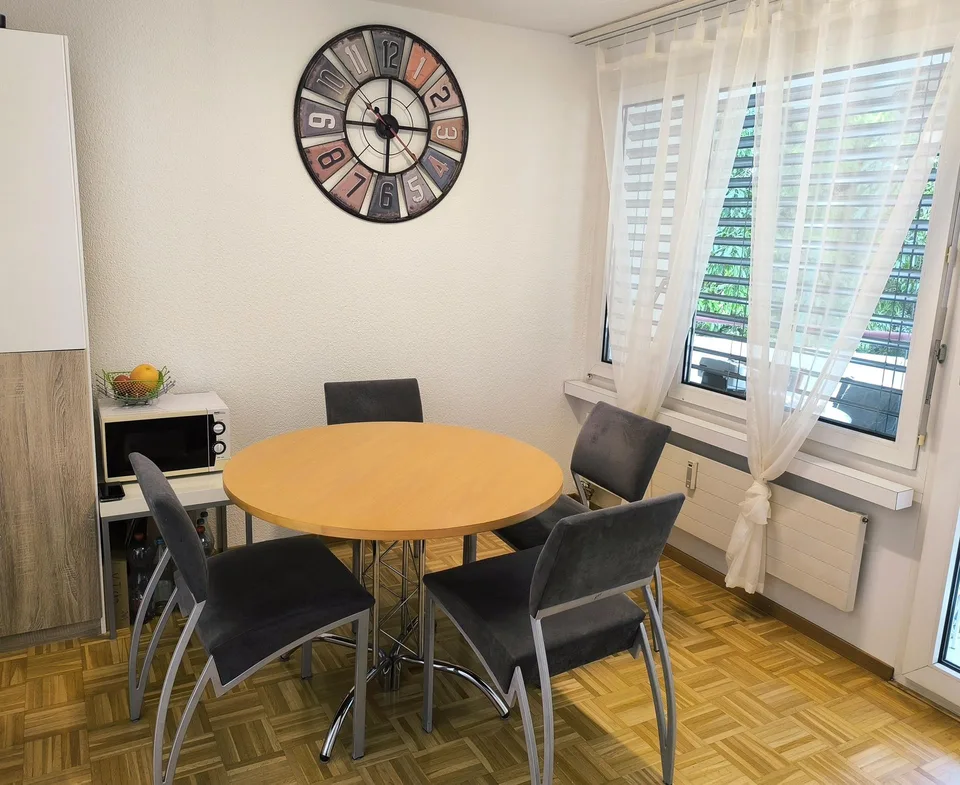 Helle, grosszügige 3.5-Zimmer-Wohnung mit Balkon an Top-Lage