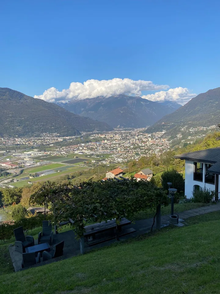 5,5-Zimmer-Ferienhaus in Sant’Antonino, Tessin