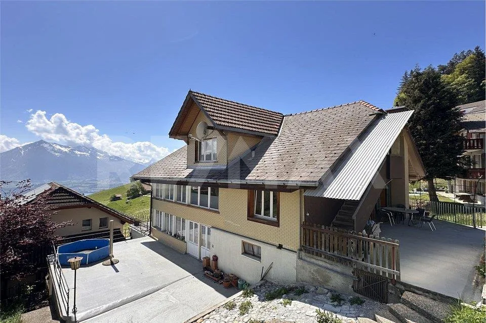 4-Familienhaus an ruhiger, sonniger Lage mit Weitsicht - Renditeobjekt – foto 3 di 13