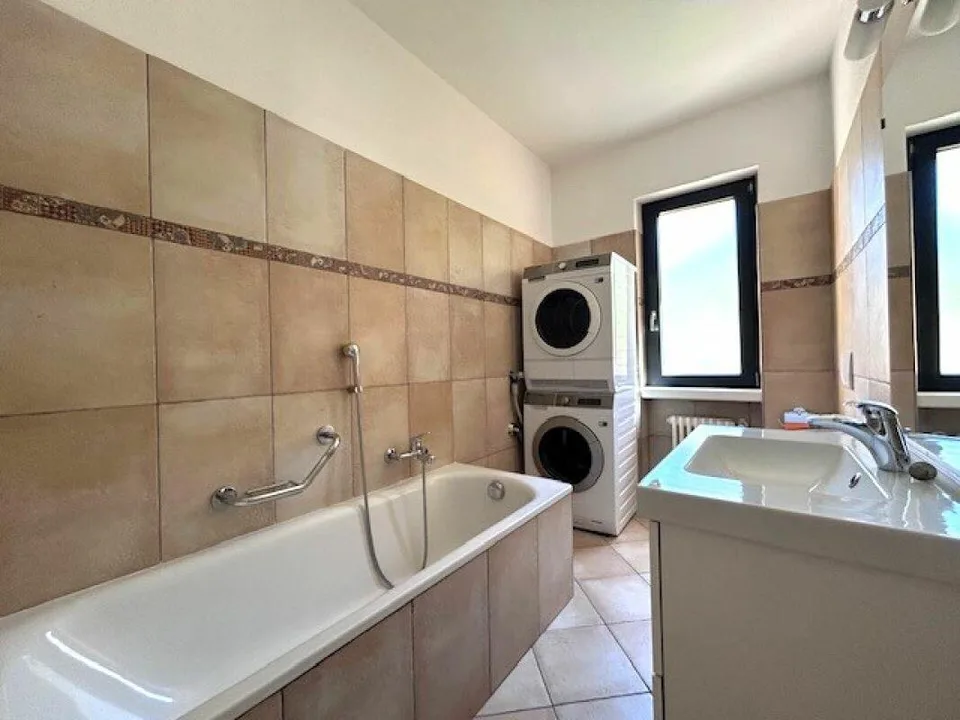 LUMINOSO E SPAZIOSO APPARTAMENTO DI 4.5 LOCALI COMPLETAMENTE RISTRU... – foto 25 di 30