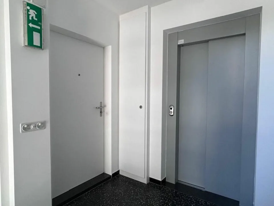 LUMINOSO E SPAZIOSO APPARTAMENTO DI 4.5 LOCALI COMPLETAMENTE RISTRU... – foto 8 di 30