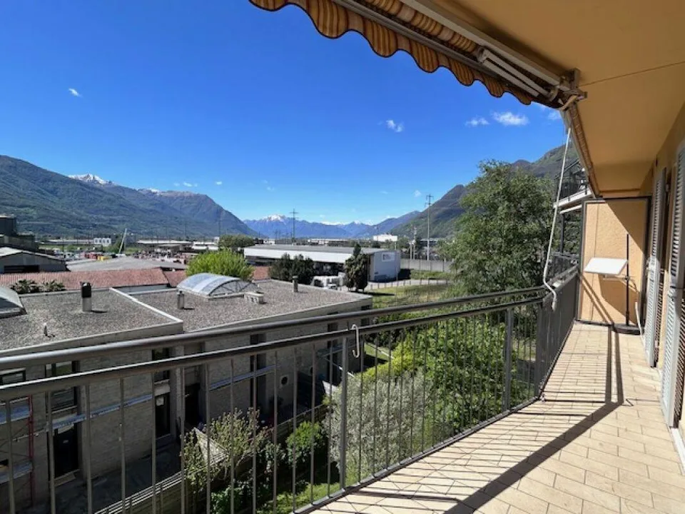 LUMINOSO E SPAZIOSO APPARTAMENTO DI 4.5 LOCALI COMPLETAMENTE RISTRU... – foto 16 di 30