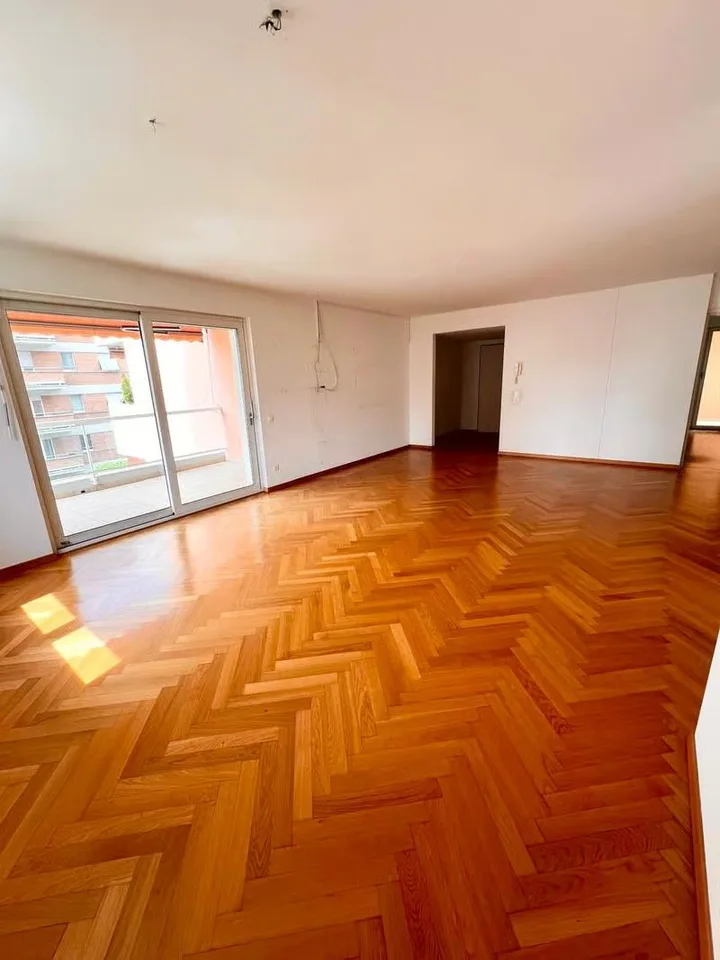 Appartamento di 5.5 locali a pochi passi dal centro – photo 3 of 7