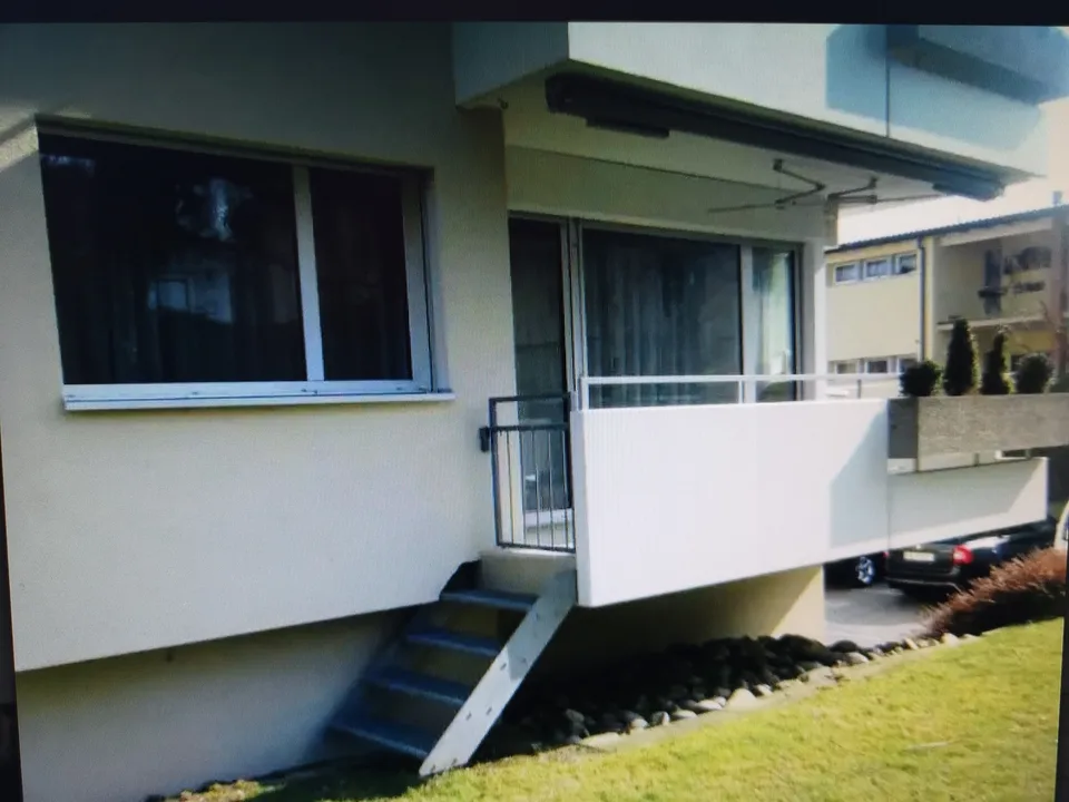 helle 3,5 Zi-Wohnung mit Garten, inkl. Parkplatz – Foto 3 von 7