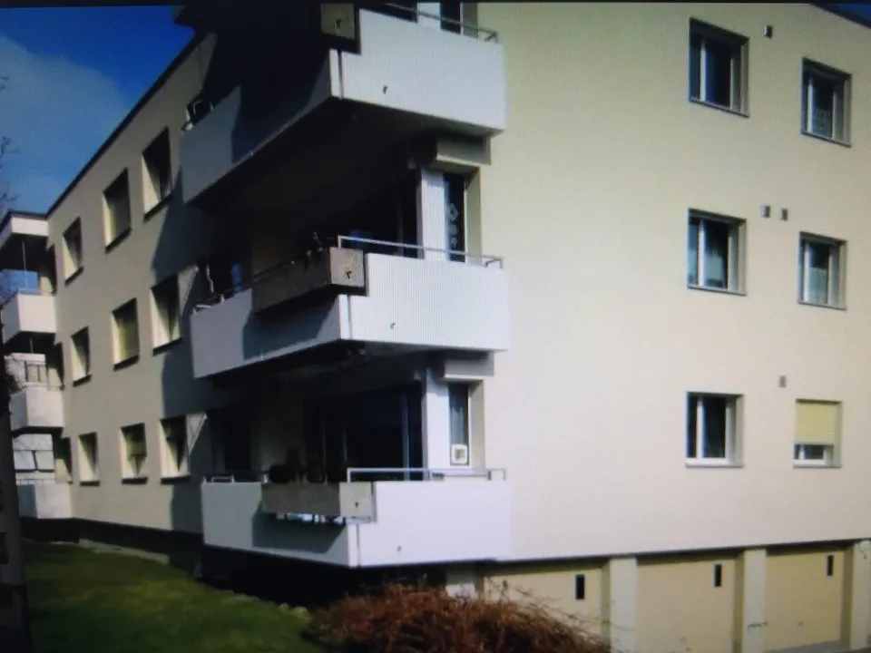 helle 3,5 Zi-Wohnung mit Garten, inkl. Parkplatz – Foto 2 von 7