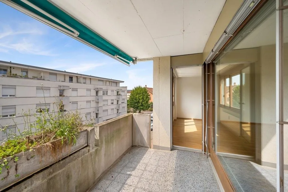 helle Wohnung mit grossem Wohnzimmer