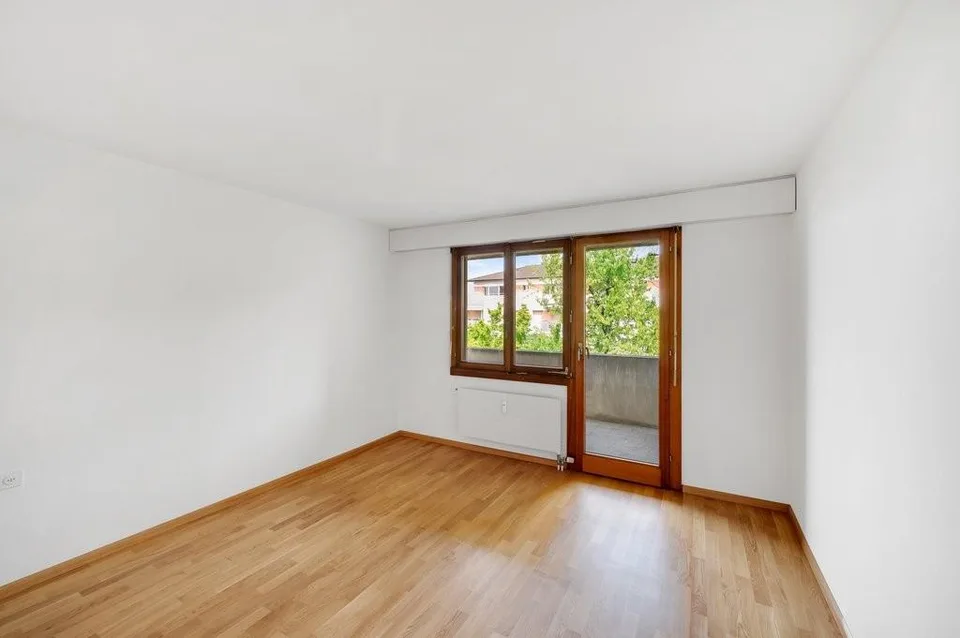 helle Wohnung mit grossem Wohnzimmer