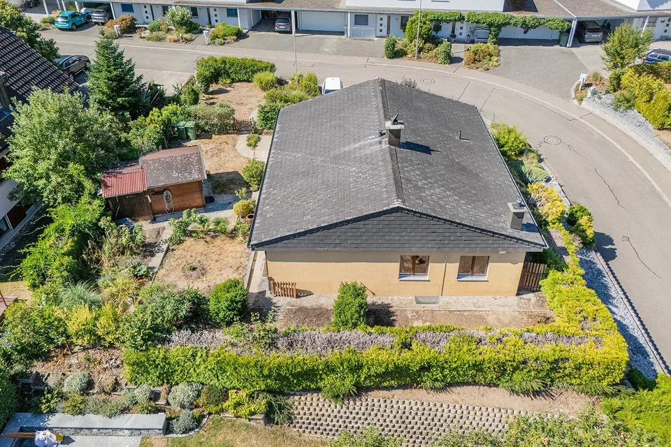 Freistehendes 5,5-Zimmer-Einfamilienhaus mit Wintergarten und attraktivem Grundstück – Foto 2 von 17