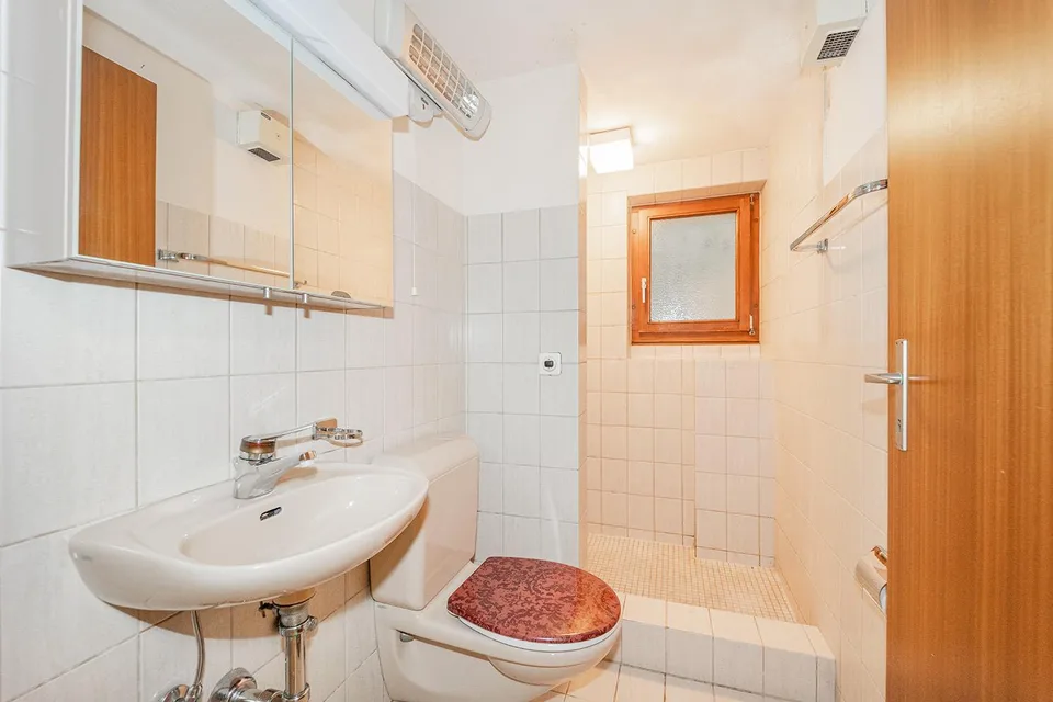 Freistehendes 5,5-Zimmer-Einfamilienhaus mit Wintergarten und attraktivem Grundstück – Foto 13 von 17