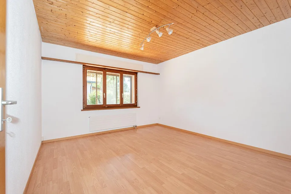 Freistehendes 5,5-Zimmer-Einfamilienhaus mit Wintergarten und attraktivem Grundstück – Foto 12 von 17