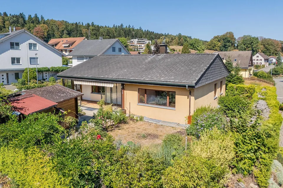 Freistehendes 5,5-Zimmer-Einfamilienhaus mit Wintergarten und attraktivem Grundstück – Foto 3 von 17