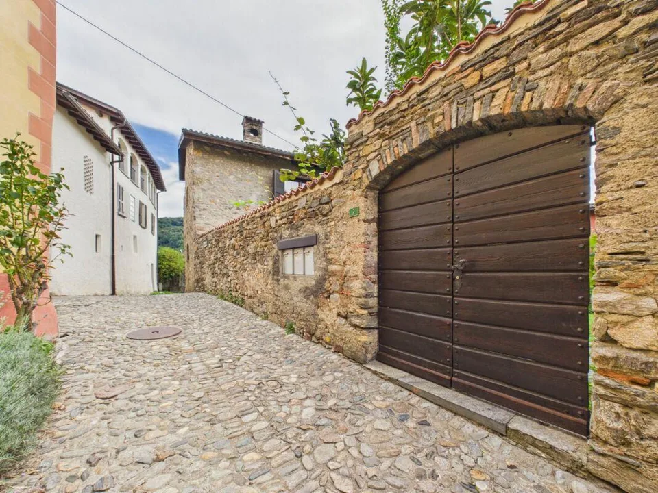 Charakteristische 4.5 Zimmerwohnung im Herzen von Origlio mit Parkplatz und Garten – Foto 12 von 15