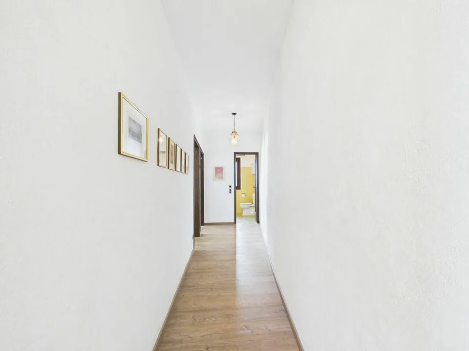 Charakteristische 4.5 Zimmerwohnung im Herzen von Origlio mit Parkplatz und Garten – Foto 7 von 15