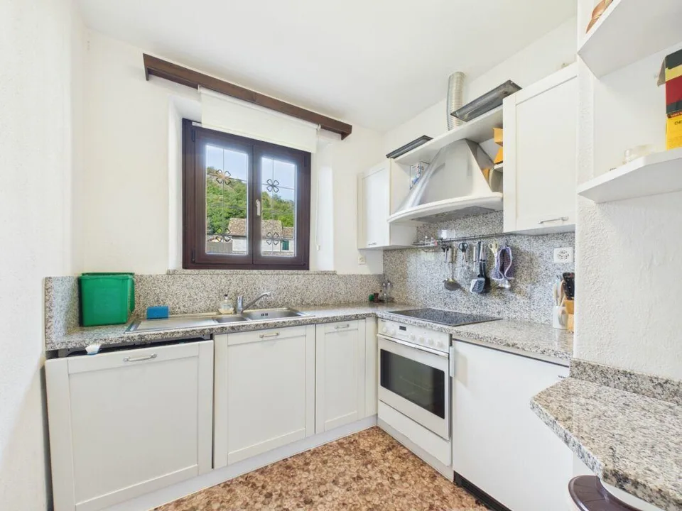 Charakteristische 4.5 Zimmerwohnung im Herzen von Origlio mit Parkplatz und Garten – Foto 6 von 15