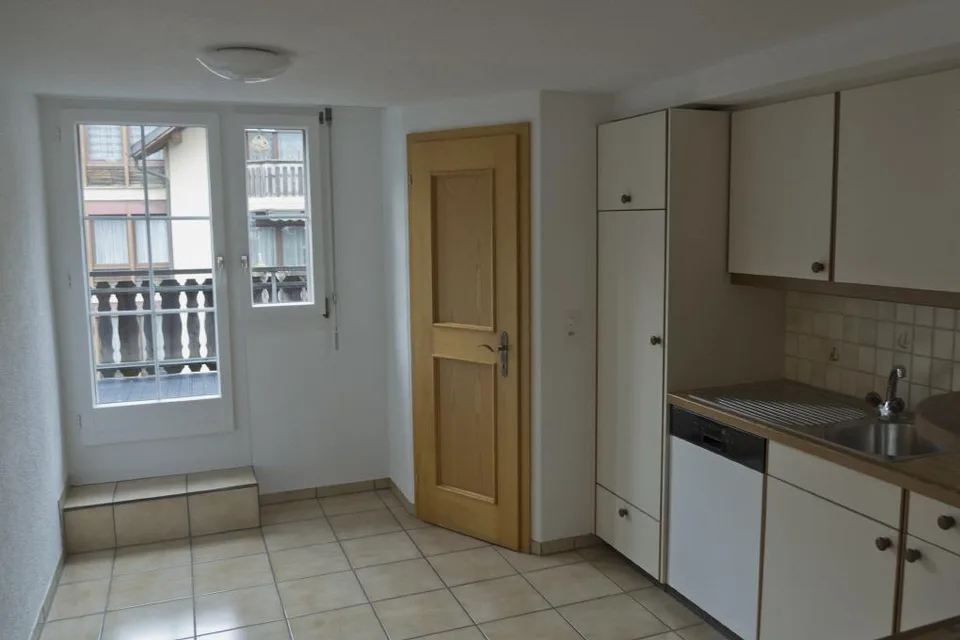 frisch renovierte, helle 3.5 Zimmer Wohnung mit Aussicht auf die Berge