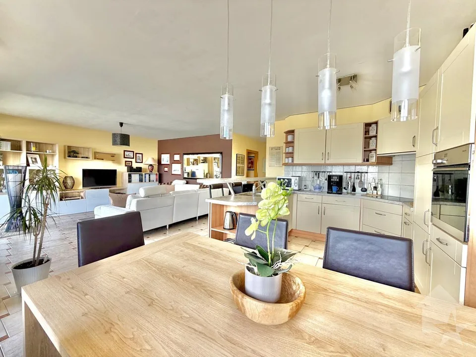 Bel appartement en terrasse avec un garage et une vue exceptionnelle ! – Foto 9 von 24