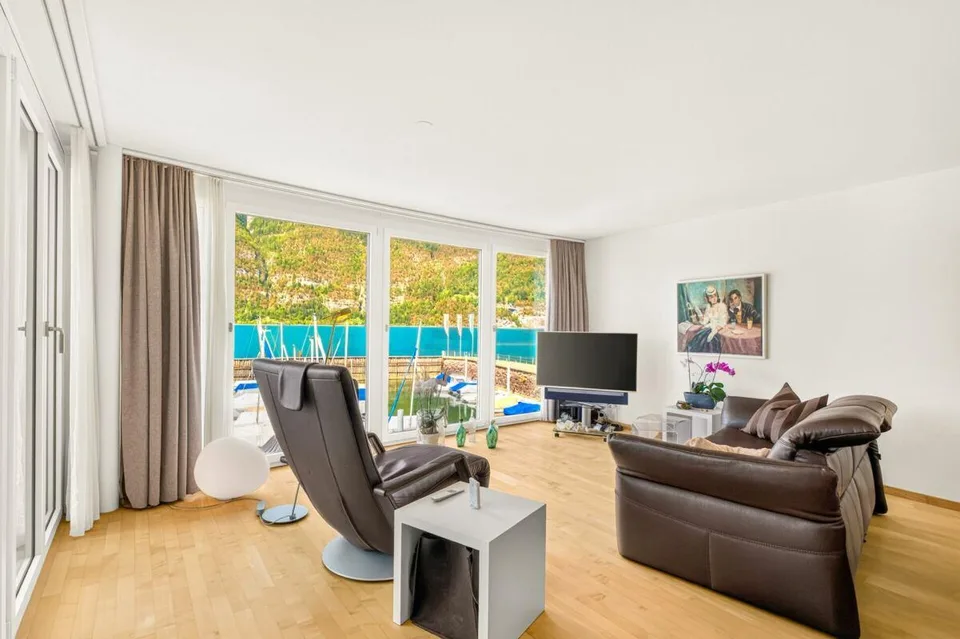 Wohnen in erster Seereihe: 4.5-Zimmerwohnung mit Seepanorama und Blick auf die Churfirsten – Foto 2 von 22