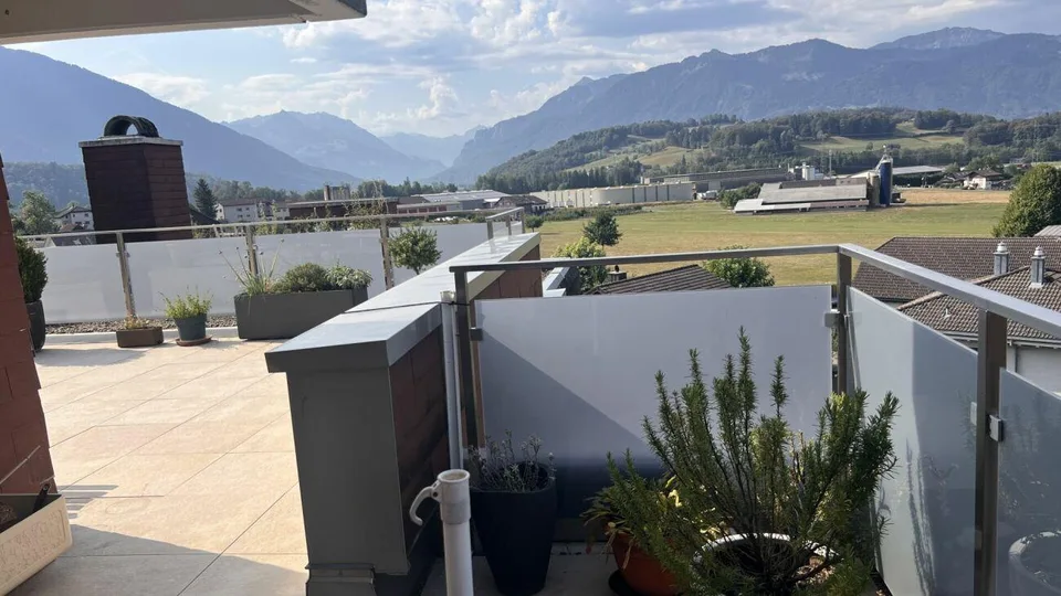 5.5-Zimmerwohung mit grosszügigem Grundriss und Terrasse wartet auf...