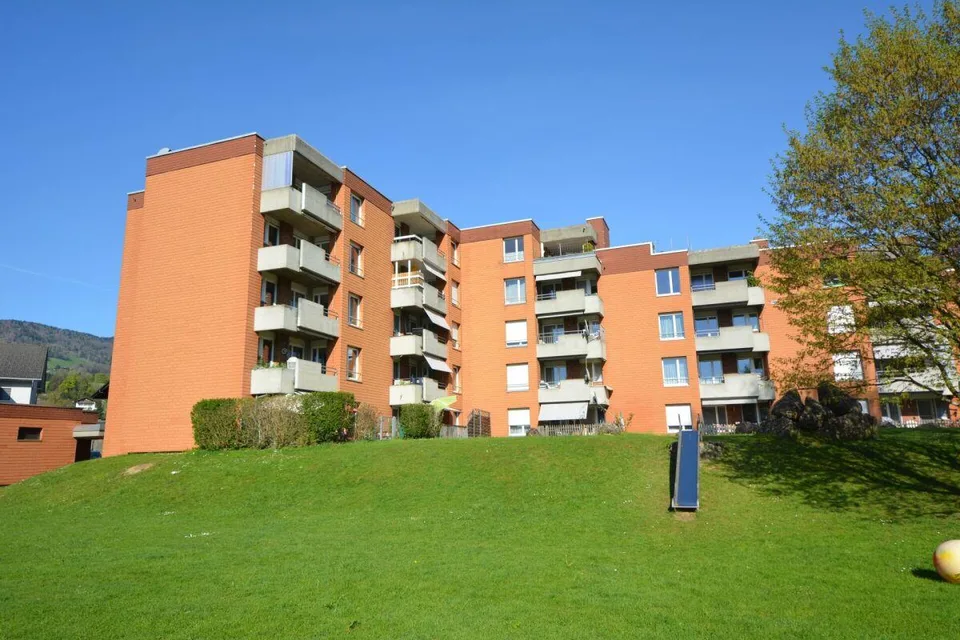5.5-Zimmerwohung mit grosszügigem Grundriss und Terrasse wartet auf...