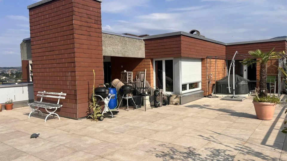 5.5-Zimmerwohung mit grosszügigem Grundriss und Terrasse wartet auf...