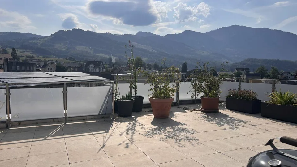 5.5-Zimmerwohung mit grosszügigem Grundriss und Terrasse wartet auf...