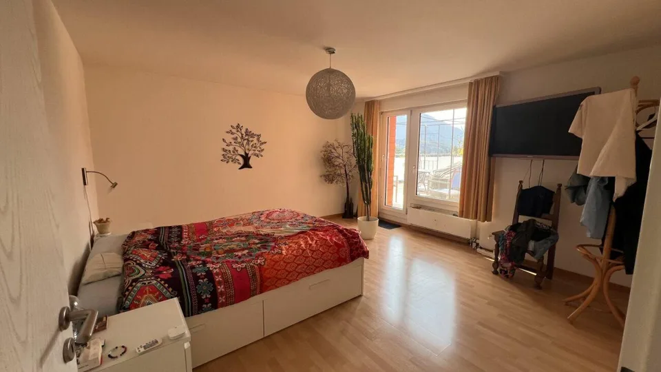 5.5-Zimmerwohung mit grosszügigem Grundriss und Terrasse wartet auf...