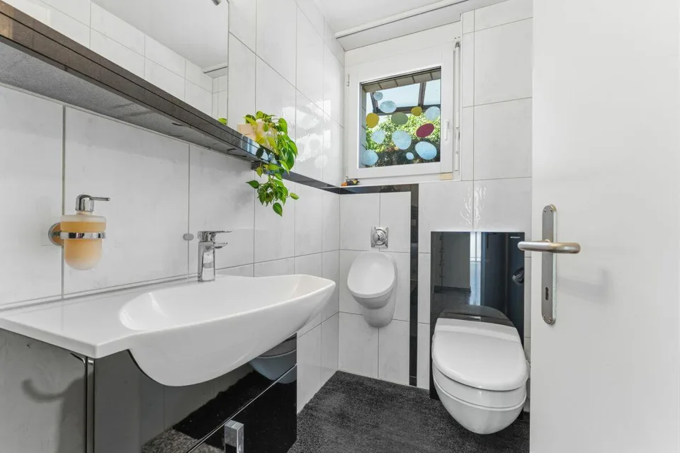 Moderne. Spacieuse. Unique. Maison unifamiliale 7½-pièces avec piscine – photo 15 sur 20
