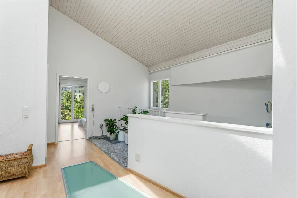 Moderne. Spacieuse. Unique. Maison unifamiliale 7½-pièces avec piscine – photo 16 sur 20