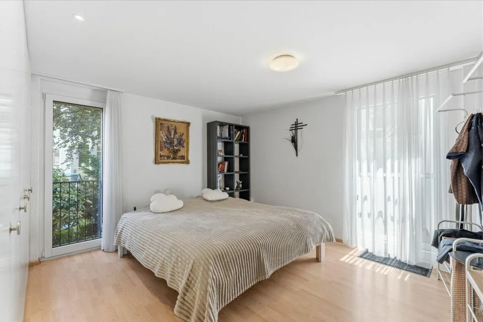 Moderne. Spacieuse. Unique. Maison unifamiliale 7½-pièces avec piscine – photo 13 sur 20