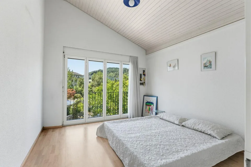 Moderne. Spacieuse. Unique. Maison unifamiliale 7½-pièces avec piscine – photo 17 sur 20