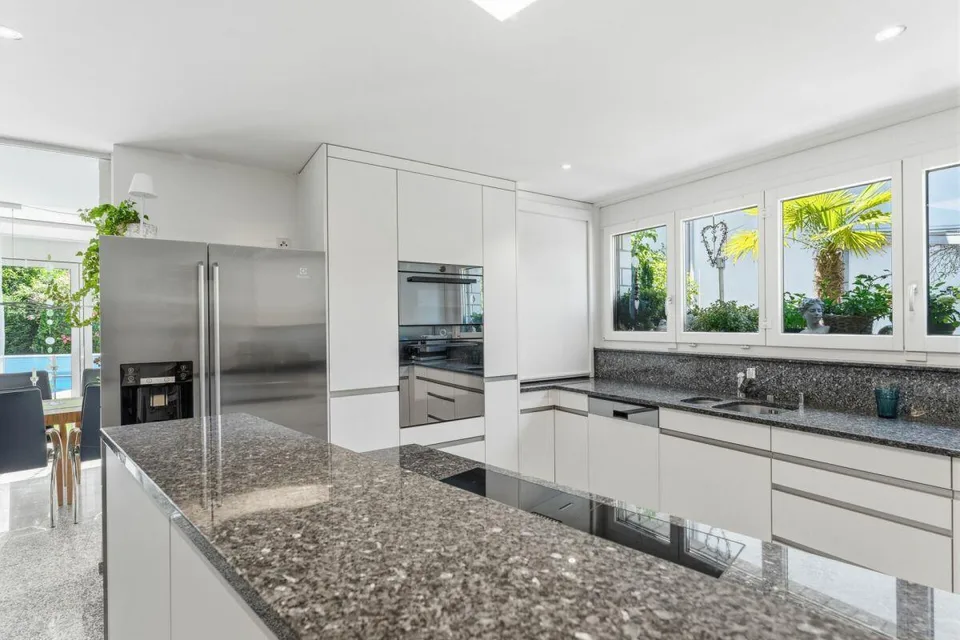 Moderne. Spacieuse. Unique. Maison unifamiliale 7½-pièces avec piscine – photo 9 sur 20