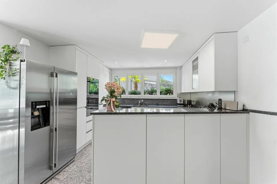 Moderne. Spacieuse. Unique. Maison unifamiliale 7½-pièces avec piscine – photo 10 sur 20