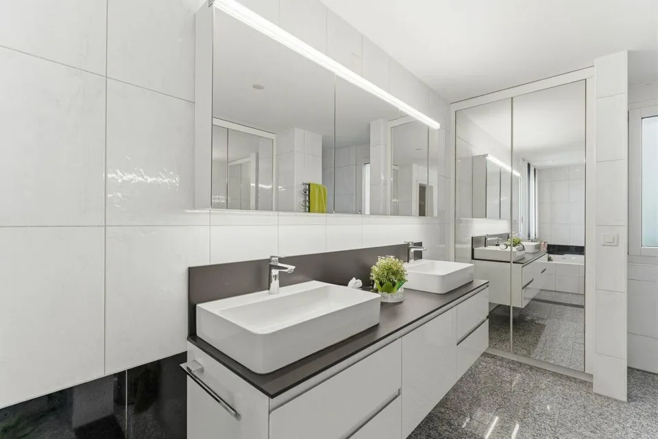 Moderne. Spacieuse. Unique. Maison unifamiliale 7½-pièces avec piscine – photo 14 sur 20