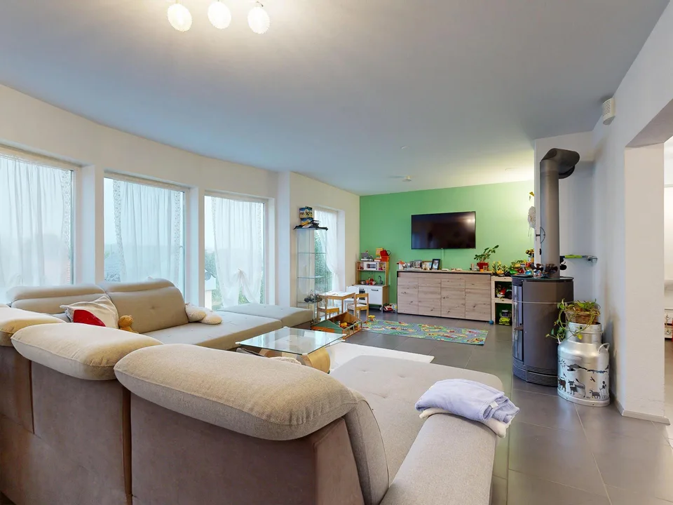 Grosszügiges 4.5-Zimmer Einfamilienhaus mit Wintergarten – Foto 3 von 13