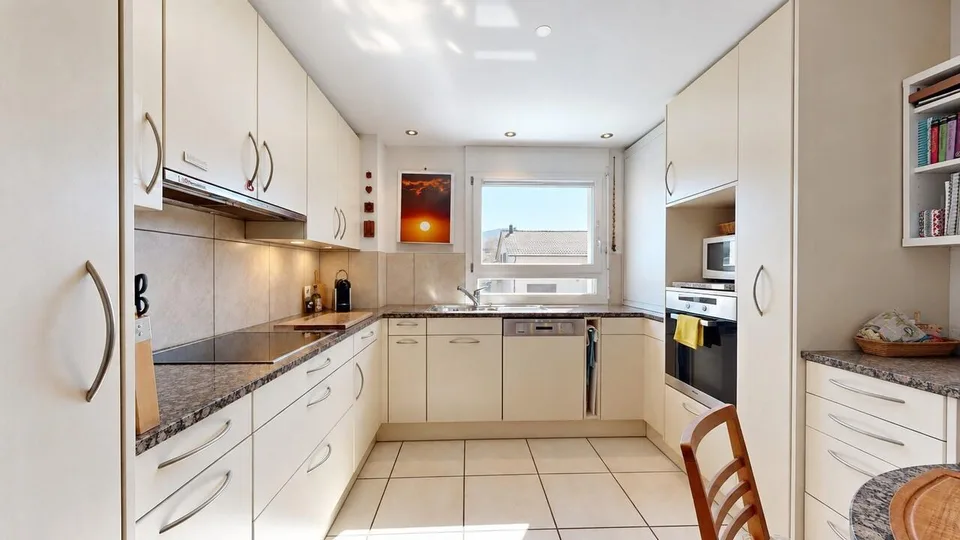 4.5-Zimmer-Wohnung mit Wintergarten und Einstellhallenplatz – Foto 3 von 11