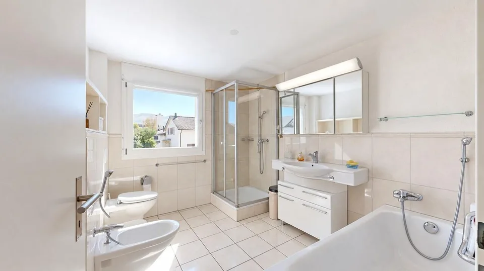 4.5-Zimmer-Wohnung mit Wintergarten und Einstellhallenplatz – Foto 4 von 11