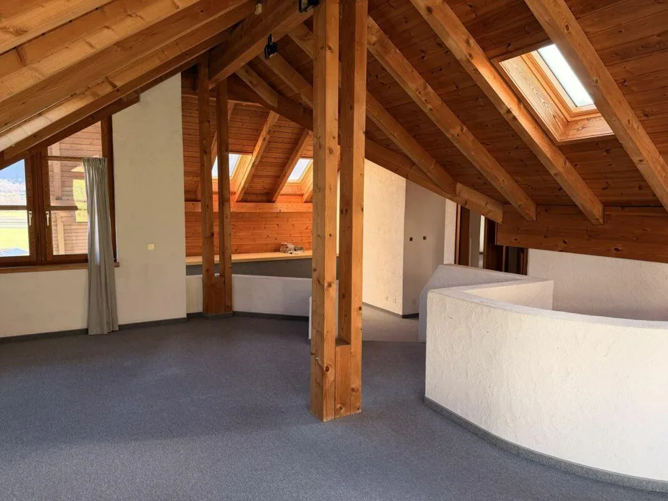 Maison unifamiliale de 8 ½ pièces avec appartement de 1 ½ pièce dans un quartier résidentiel idyllique avec une vue imprenable – photo 8 sur 14