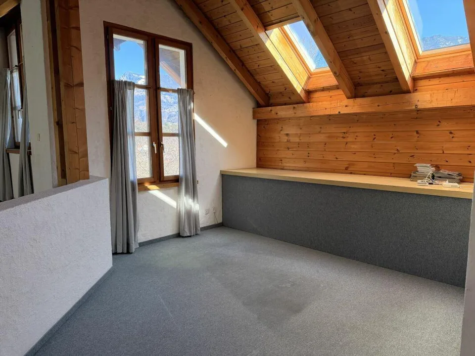Maison unifamiliale de 8 ½ pièces avec appartement de 1 ½ pièce dans un quartier résidentiel idyllique avec une vue imprenable – photo 9 sur 14