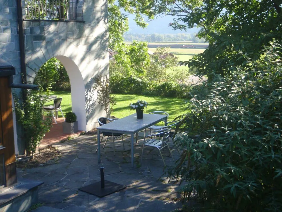 Maison unifamiliale de 8 ½ pièces avec appartement de 1 ½ pièce dans un quartier résidentiel idyllique avec une vue imprenable – photo 12 sur 14