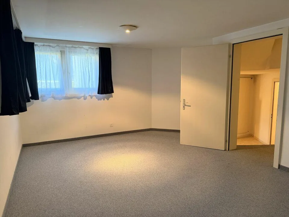 Maison unifamiliale de 8 ½ pièces avec appartement de 1 ½ pièce dans un quartier résidentiel idyllique avec une vue imprenable – photo 11 sur 14