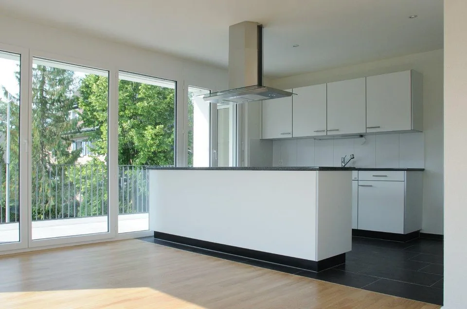 Grosszügige 4.5-Zimmer-Wohnung mit sonnigem Balkon in Bäretswil – Foto 4 von 12