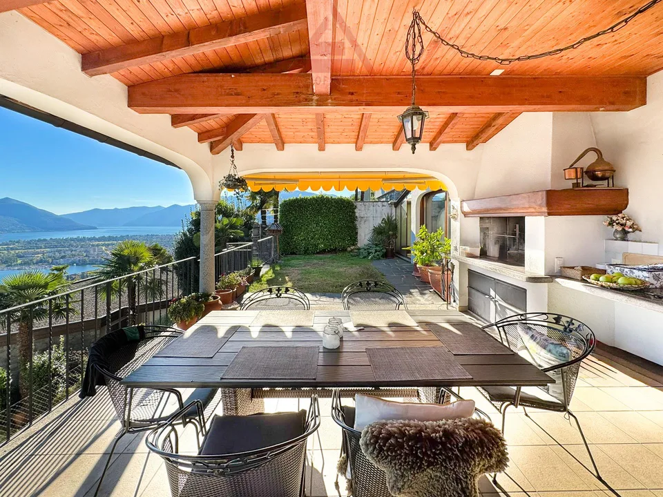 Villa mit einzigartiger Aussicht / Villa con vista esclusiva – Foto 7 von 10